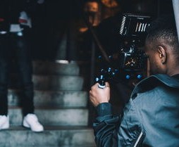 九游下载官方正版-中国篮球纪录电影上映讲述国家队背后的艰辛历程与荣耀，中文篮球纪录片